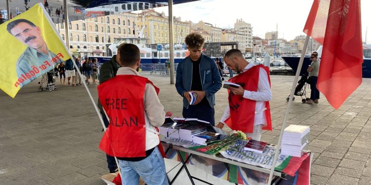 CKF üyelerinden Marsilya’da Önder APO için Stand