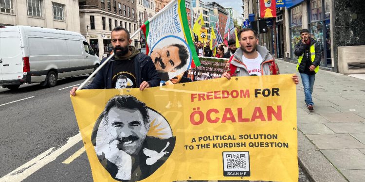 Londra’daki Uzun Yürüyüş 2. Gününde