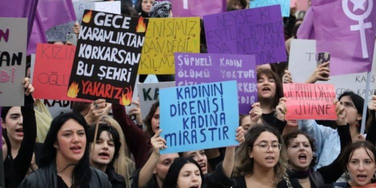 Genç Feministler: Tayyip istifa, çözüm biziz
