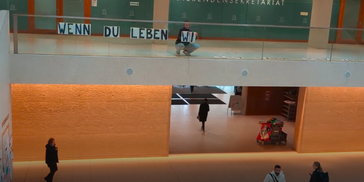 Goethe Üniversitesinde Öğrenci Genç Kadınlardan Eylem