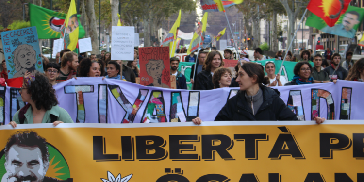 Enternasyonalist genç kadınlardan Önder APO için eylem