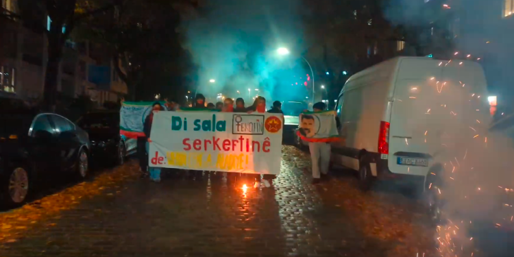 Gençler Berlin’de Önder APO’yu Selamladı