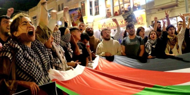 Filistin için Bin Genç üyesi 18 genç serbest bırakıldı