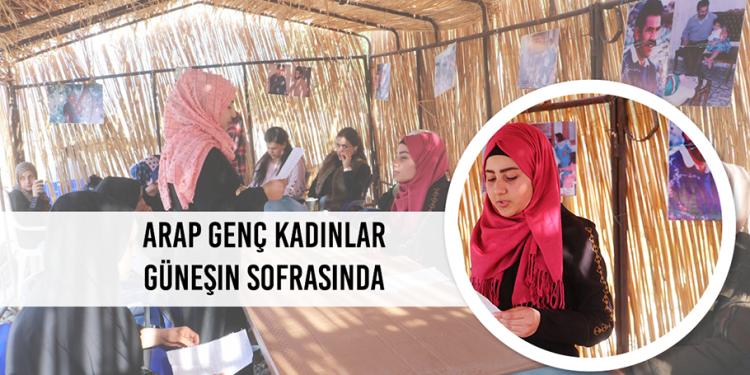 Arap Genç Kadınlar Güneşin Sofrasında