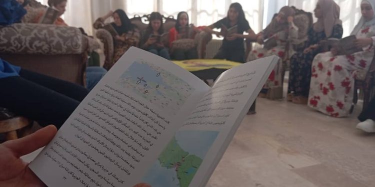 Hesekê’li genç kadınlar “İmralı Sistemi” broşürünü okudu