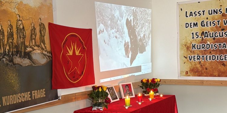 Gençler Duisburg’da şehitleri andı