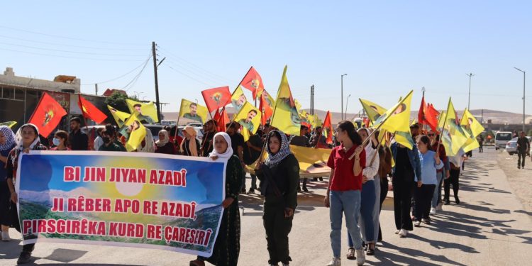 Kobanê Gençleri Komploya Karşı Alanlardayıdı!