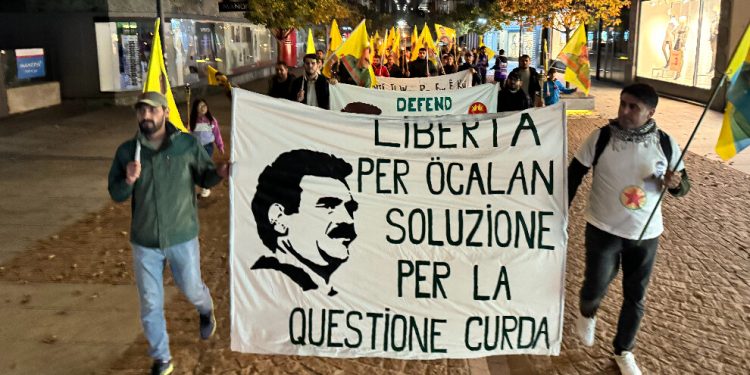 Gençlerden Önder APO İçin Meşaleli Yürüyüş