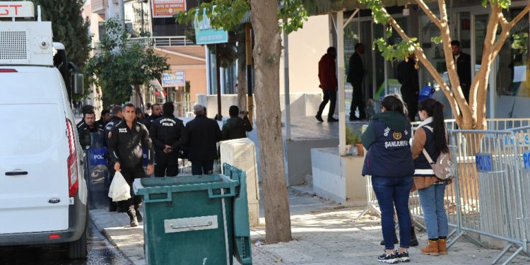Xelfetî’de polis ablukası: Halk evine üst araması ile girebiliyor