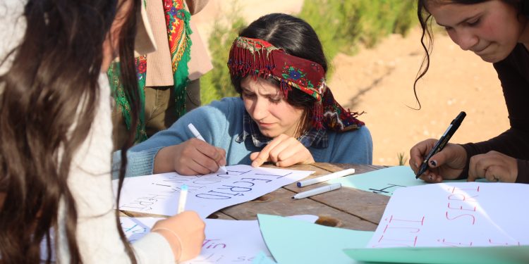 Hesekê’de Genç Kadınlar, 18 Kasım Yürüyüşüne Hazırlanıyor