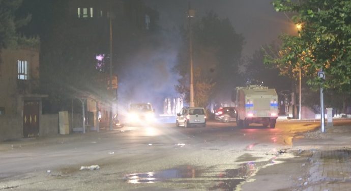 Êlih’te polisler olaysız mahalleyi gaza boğdu