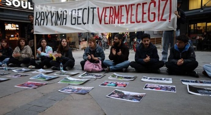 Kayyıma karşı protesto fotoğrafları sergilendi