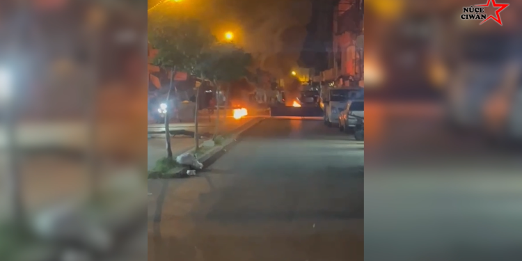 Adana’da Gençler Yol Kapattı