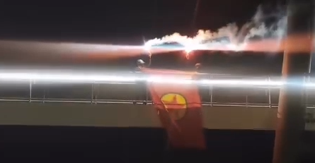 Dresden’de Gençler PKK Bayrağı Astı