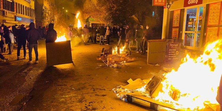 Pulur Belediyesi Önündeki Bekleyiş sürüyor