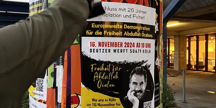 Genç Öğrenci Kadınlardan Köln Yürüyüş Hazırlıkları