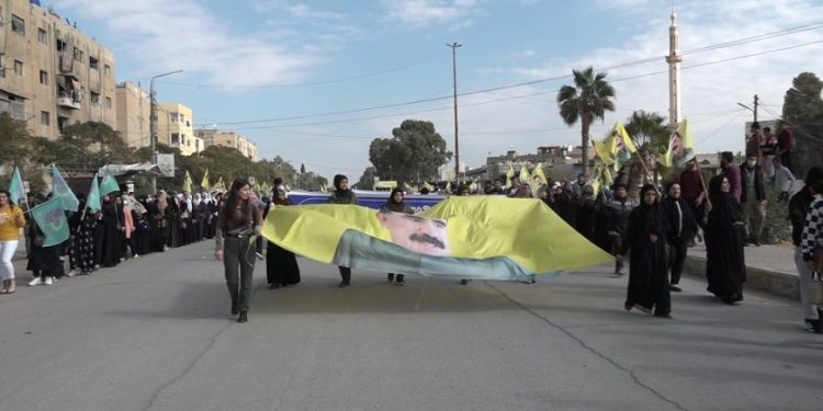 Tebqa’da Genç Kadınlar Önder APO’nun fiziki özgürlüğü için yürüdü