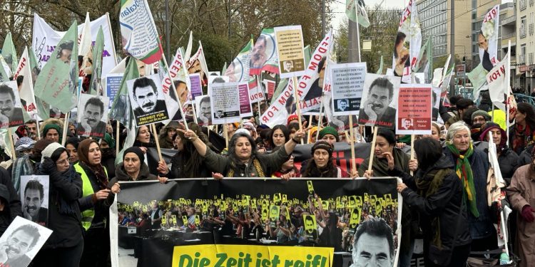 Köln Yürüyüşü Başladı: Önder APO’nun fiziki özgürlüğünü kesinleştirene kadar alanlarda olacağız