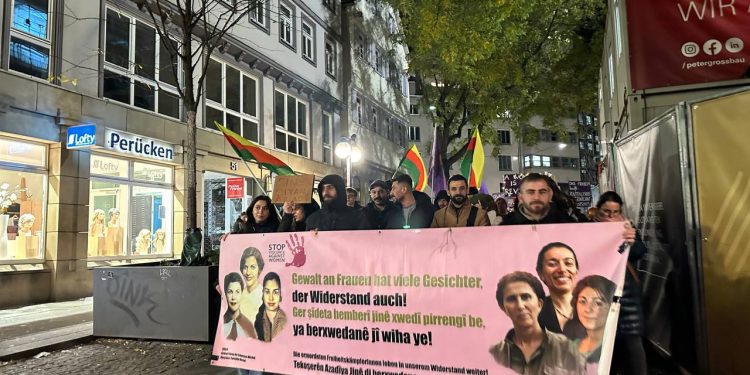 Stuttgart’ta 25 Kasım İçin Yürüyüş Düzenlendi