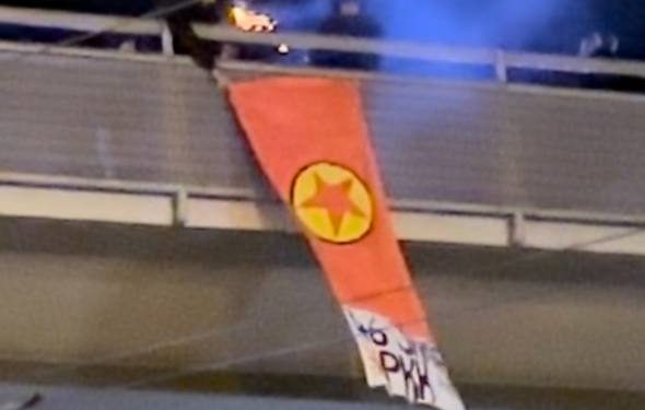 Gençler Stuttgart’ta PKK Bayrağı Astı