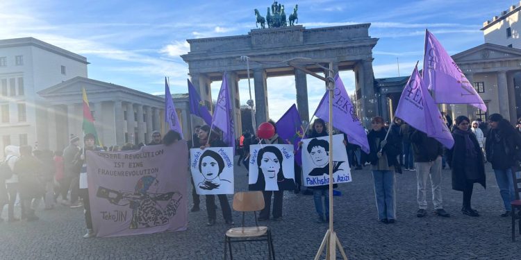 Berlin TekoJIN Öncülüğünde İran’daki Kadın Katliamına Karşı Miting