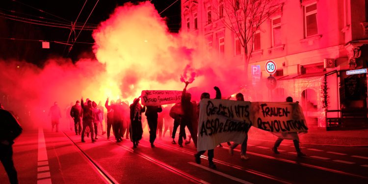 Enternasyonalist Gençler: Birleşerek kazanmaktan başka çaremiz yok!