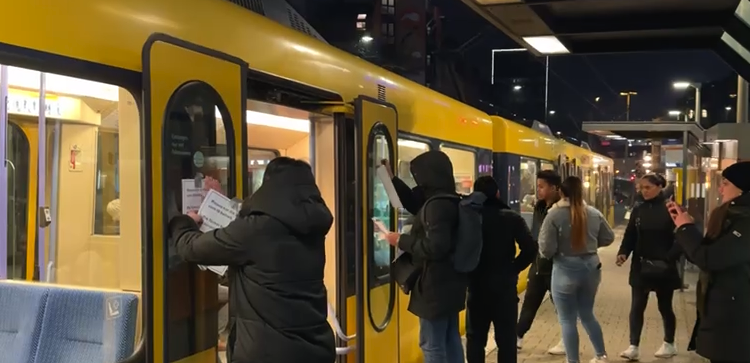 Stuttgart Rojava’yı Savun Sloganıyla Donatıldı