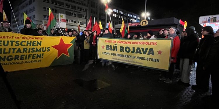 Düsseldorf: Rojava Yalnız Değildir!