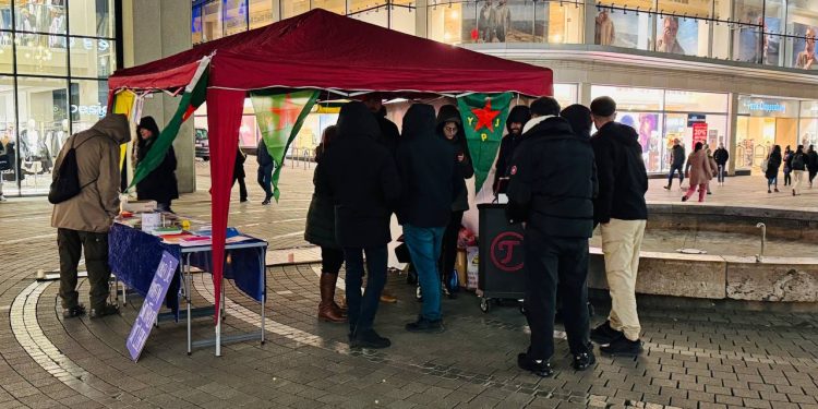 Stuttgart’taki Çadır Eylemini Gençler Devraldı