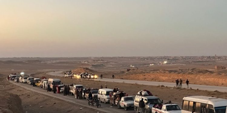 Efrîn-Şehba göçmenlerinin ilk grubu Tebqa’ya ulaştı