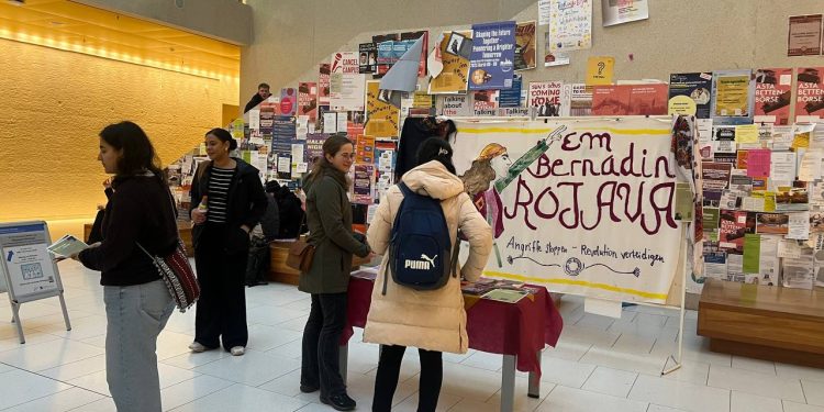 Goethe Üniversitesinde Rojava’ya Yardım Standı