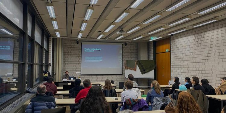 Tübingen Üniversitesinde Kürt Irkçılığına Karşı Seminer