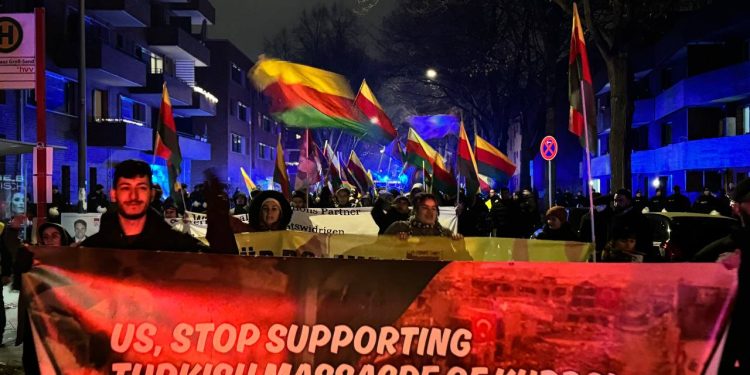 Hamburg’da Gençler İşgale Karşı Kesintisiz Direnişte