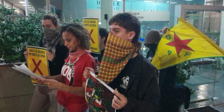 Brezilyalı gençlerden Rojava Devrimi’ne destek