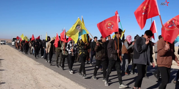Şengal gençleri Rojava devrimine destek yürüyüşü düzenledi