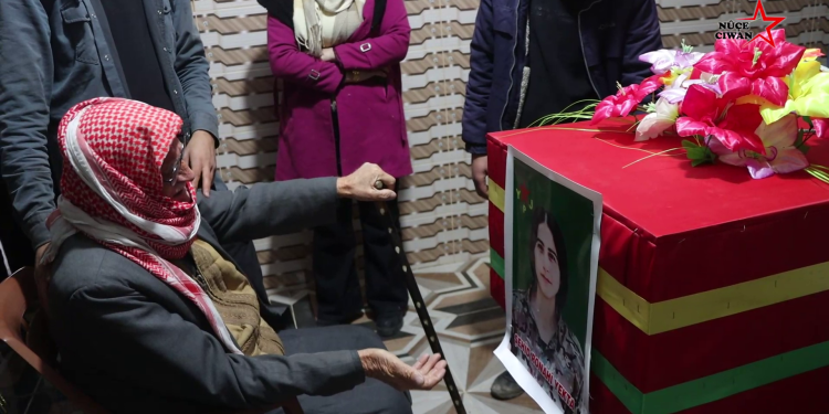 YPJ Komutanı Şehit Ronahi Yekta’nın cenazesi Kobanê halkı tarafından karşılandı