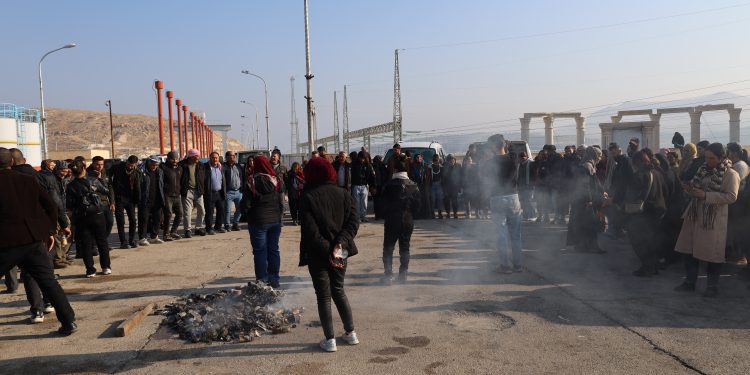 Cizre halkı, nöbetinin ikinci gününde Tişrin Barajı’nı saldırılara karşı savunuyor