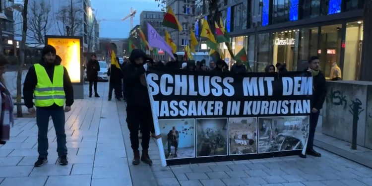 Stuttgart’ta Rojava Direnişi Selamlandı