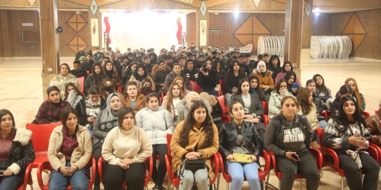 Qamişlo’da “Gençlerin sürece dönük sorumlulukları” konulu toplantı