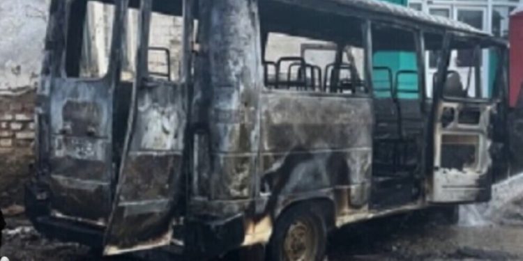 HBDH Milisleri 1 otomobil ve minibüsü ateşe verdi