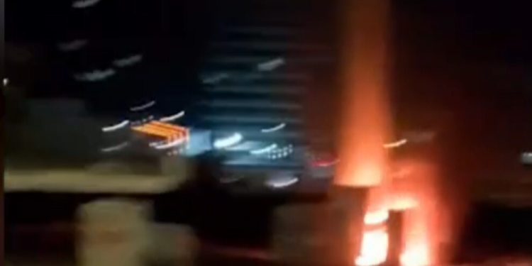 Amed’de 2 baz istasyonu ateşe verildi