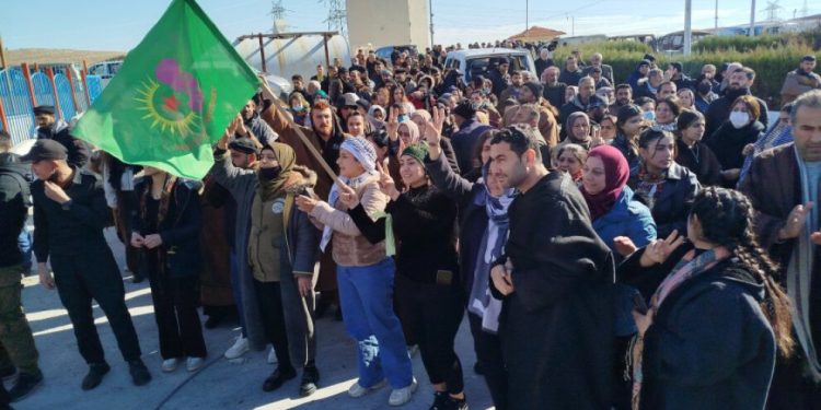 Reqa ve Tebqa’dan yola çıkan konvoy, Tişrîn Barajı’na ulaştı