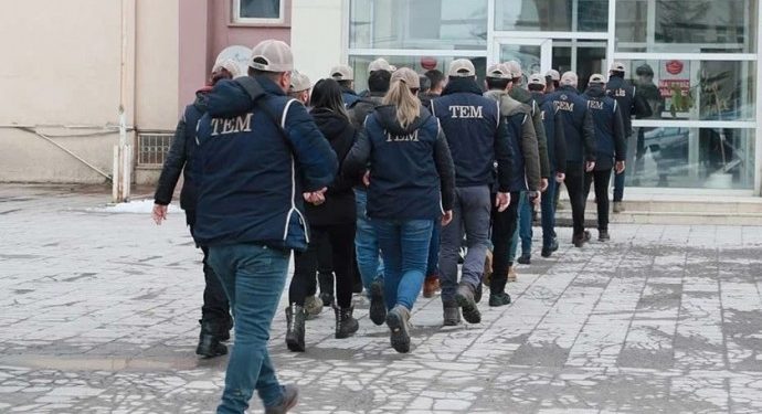 İstanbul’da öğrencilerin de aralarında blunduğu en az 15 kişi gözaltına alındı