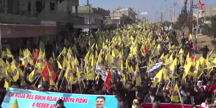 Kobanê’de onbinler Önder APO’nun fiziki özgürlüğünü haykırdı