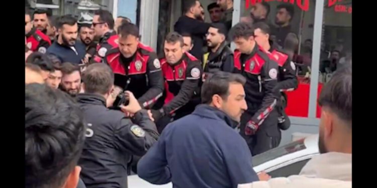 Silopiya’da polis GBT yaptığı gence şiddet uyguladı