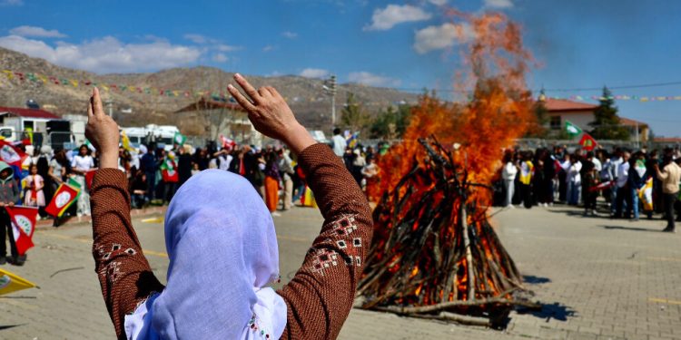 İlk Newroz ateşi Licê’de yakıldı