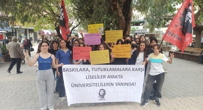 Lise öğrencileri de boykot başlattı