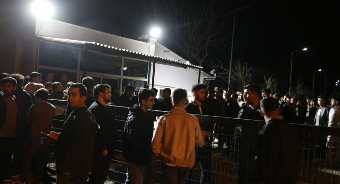 KYK yurdunda kalan öğrenciler: Ekmek arası ekmek yiyecek durumda geldik