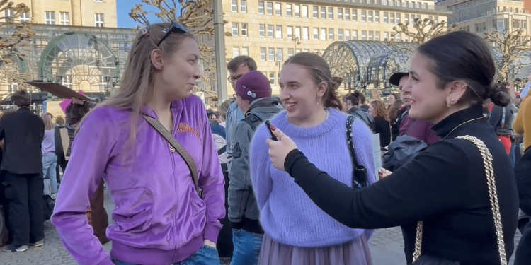 Hamburg’ta Genç Kadınlar 8 Mart’ı Kutladı