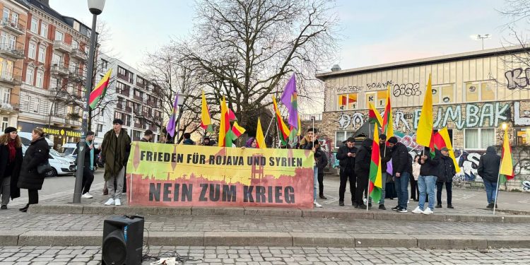 Hamburg’da Kürtler Kobanê için ayakta